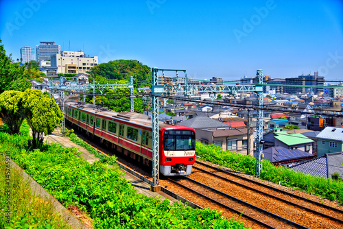 【神奈川】京急列車と横須賀都市風景