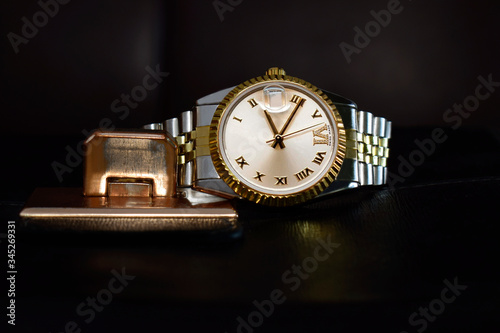  Wristwatch Stainless steel for business people Placed in a luxurious space