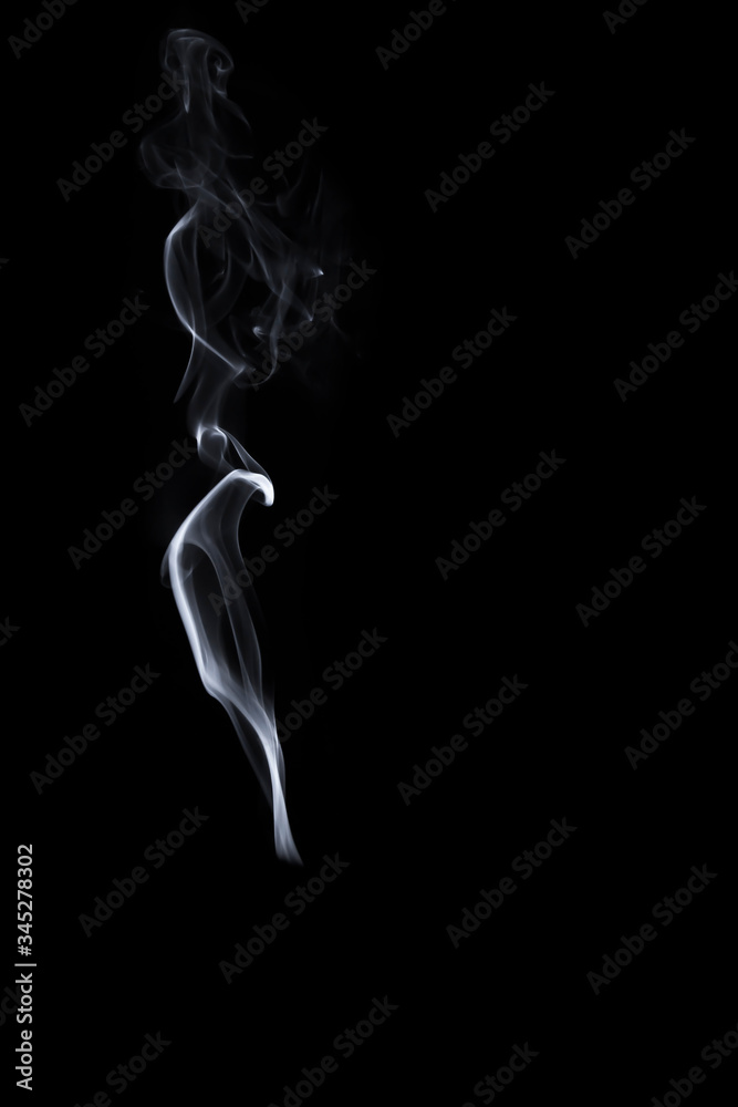 Obraz premium movement of smoke on black background, smoke background, abstract smoke on black background