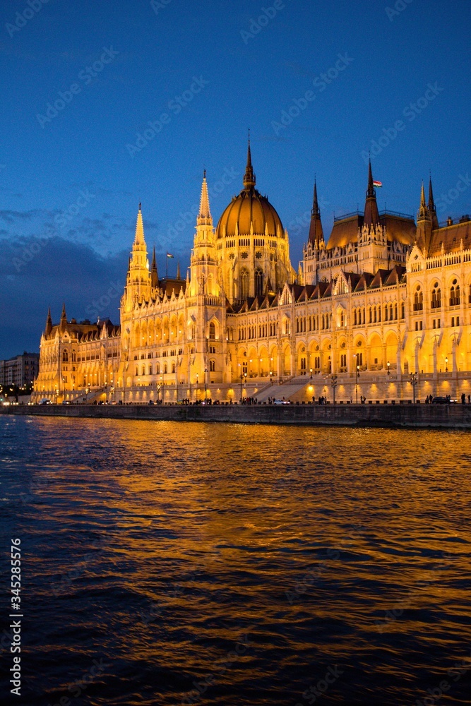 Fototapeta premium Hungarian Parliament Building (Országház) on the Danube at sunset