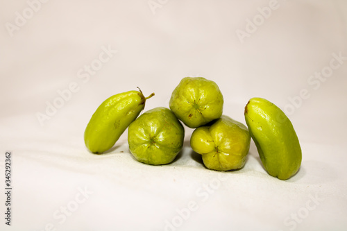 Averrhoa bilimbi (commonly known as bilimbi, cucumber tree, or tree sorrel, bilimbi is a small tropical tree native to Indonesia and Malaysia, reaching up to 15m in height