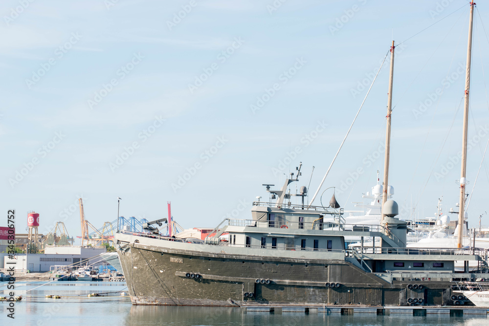 The ship worked at sea in the portof Valencia