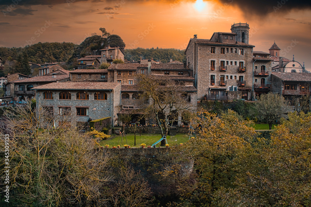 Obraz premium Rupit, pueblo de montaña