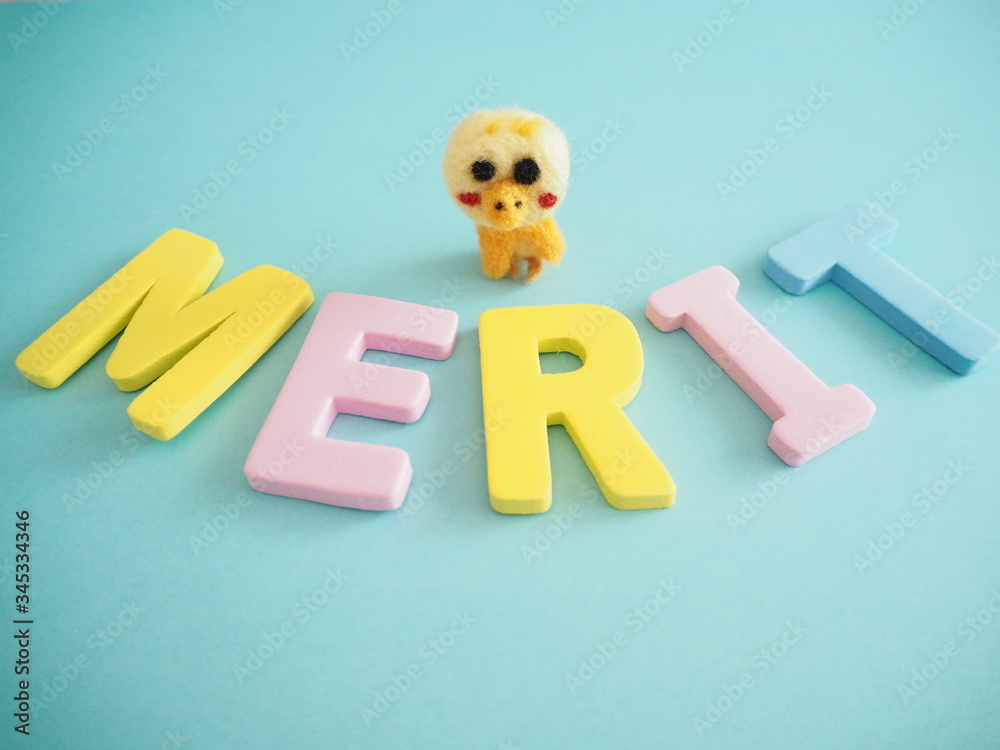 Obraz premium メリットの単語と可愛い小鳥