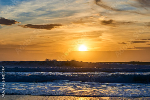 夕陽とサーファー photo