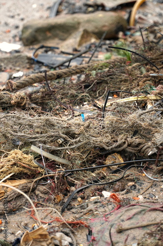 contaminado suciedad basura roto puerto manchado  photo