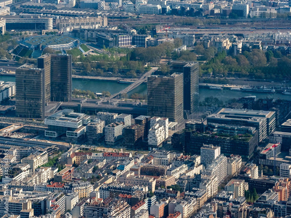 vue aérienne de Paris et de la Très Grande Bibliothèque