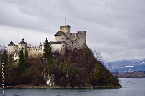 Fototapeta Naklejka Na Ścianę i Meble -  Zamek nad wodą