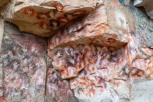 Pinturas en Cuevas de las manos