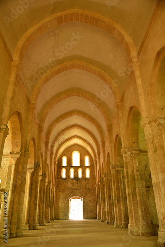 Nef de l abbaye de Fontenay en Bourgogne  France