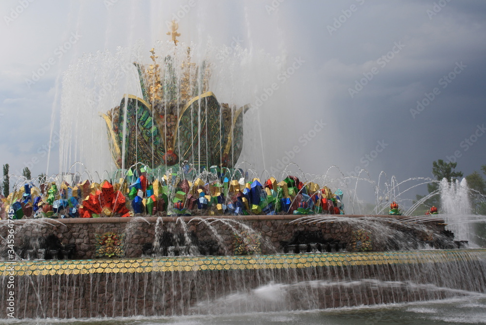 Fototapeta premium Fountain in the park