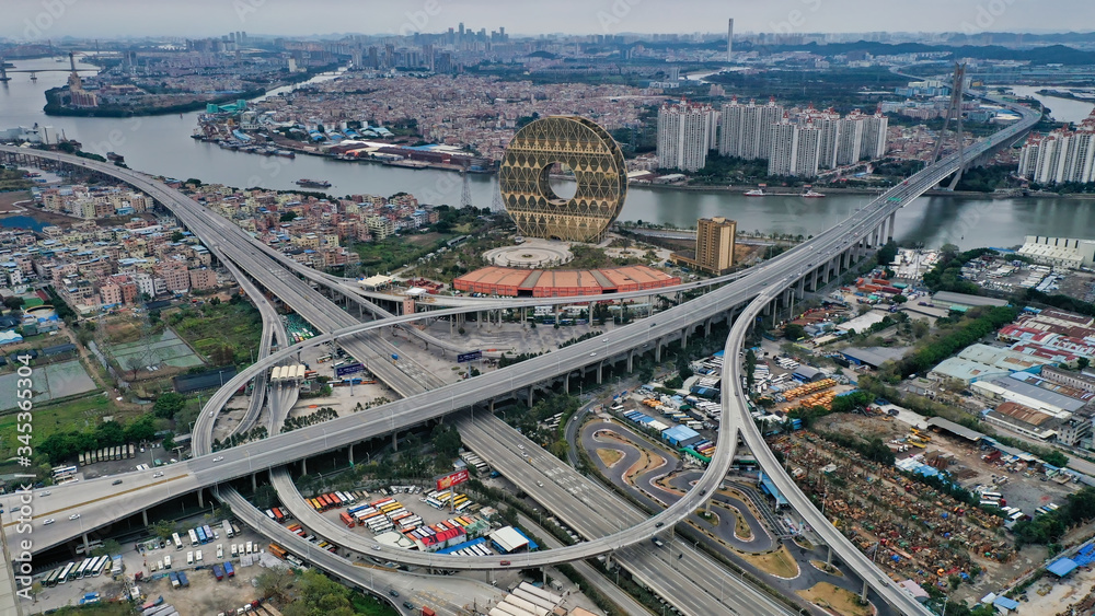 Fototapeta premium Guangzhou Yuan is the tallest circular building in the world. Huge donut on the banks of the Zhujiang River in Guangzhou 