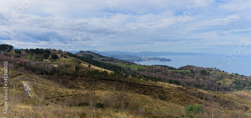 Vista del ratón de Getearia desde la ladera a la espalda del monte Igueldo. Donostia San Sebastián. Guipúzcoa, País Vasco, 