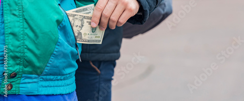 Foto crime steal money from pocket robber thief action finance crisis time on the str