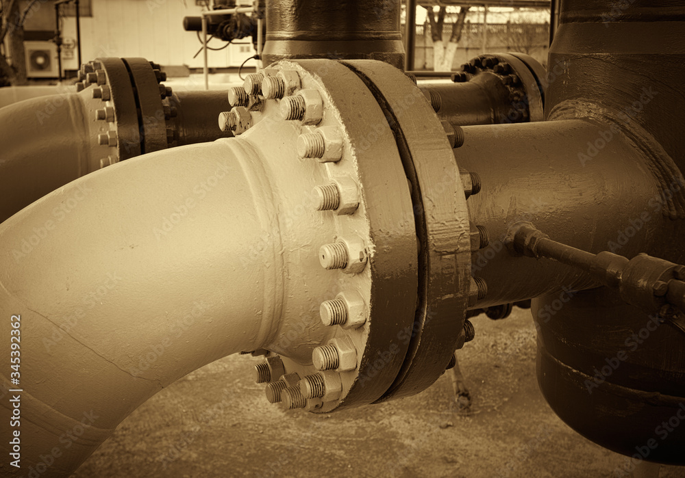 Main pipeline, flange connection with gate valve. Main pipeline, flange connection with gate valve.