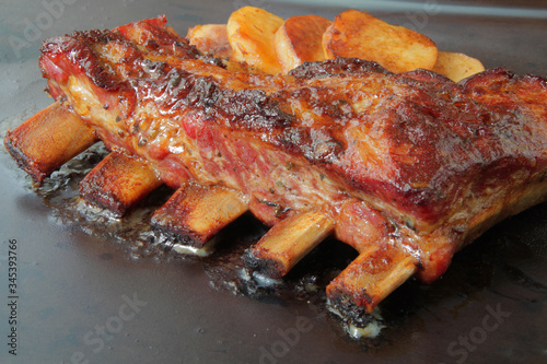  grilled pork ribs with spices and vegetables