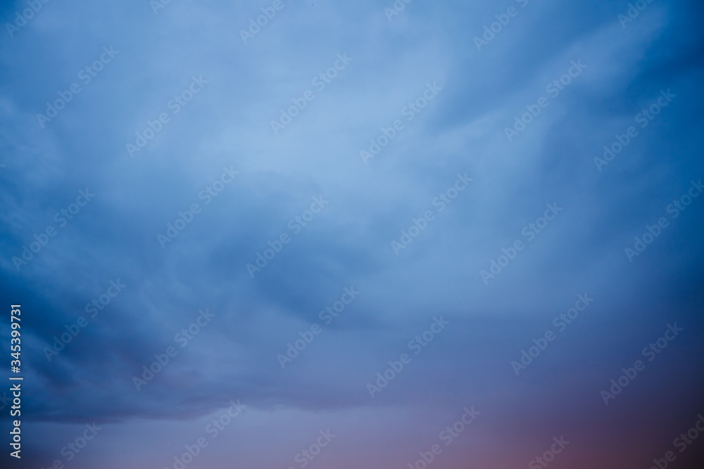 Obraz premium Dramatic blue clouds in the sky