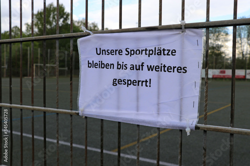 Corona, Sport, Sportplatz, Schild, Hinweis, gesperrt, geschlossen