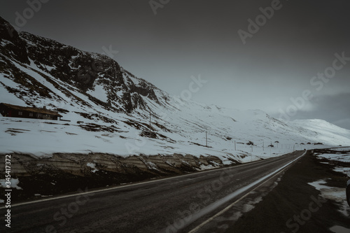 Góry Skandynawskie pokryte śniegiem w regionie Hemsedal w Norwegii