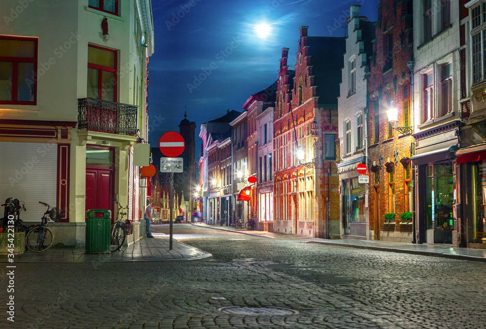 Fototapeta premium Night cityscape of Bruges
