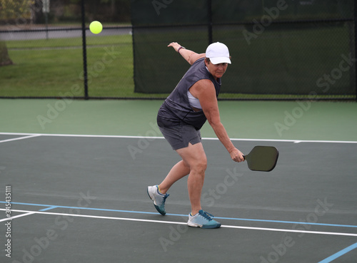 A pickeball backhand takes place on the baseline