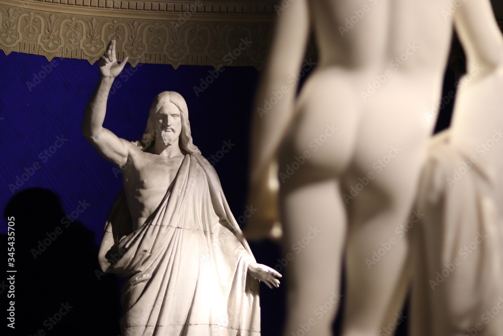 Naklejka premium virgin mary statue