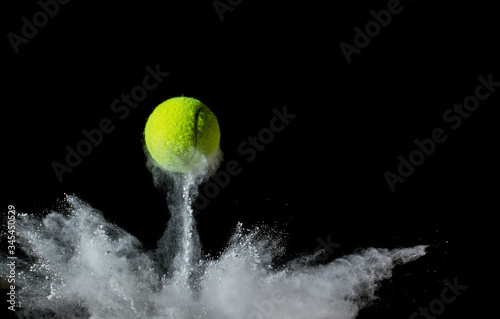 Fotografia tennis ball on black background