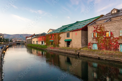 北海道・秋の小樽運河と空 © 和紀 神谷