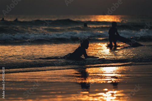 夕暮れのサーファー photo