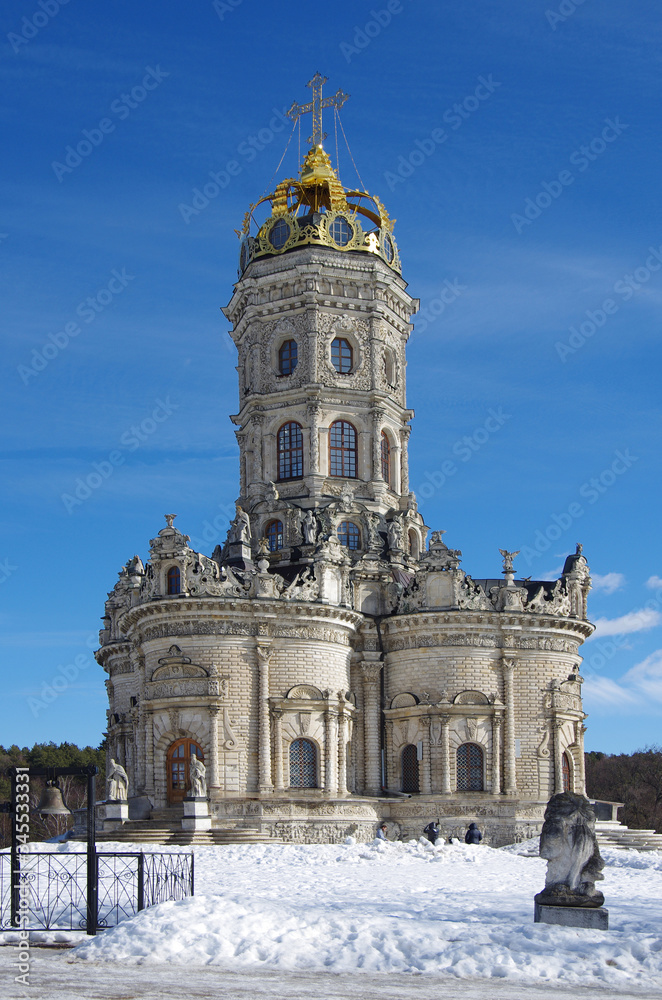Obraz premium DUBROVITSY, MOSCOW REGION, RUSSIA - March, 2019: Church of the Theotokos of the Sign at Dubrovitsy Estate