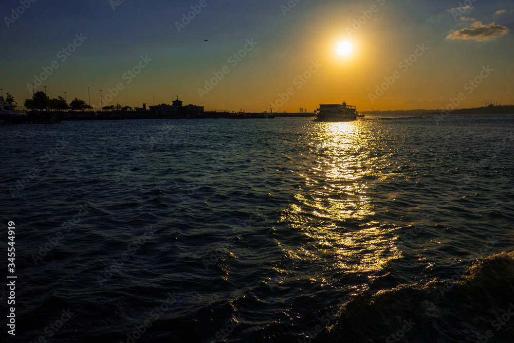 Naklejka premium Sunset over the sea