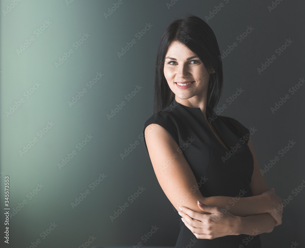 Obraz premium modern business lady standing in the office