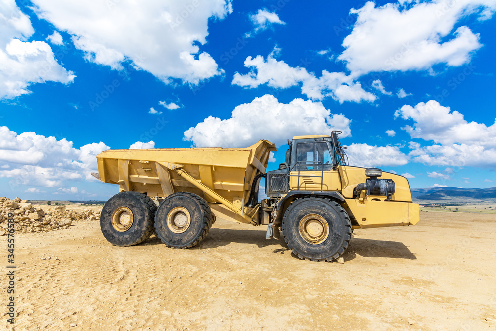 Obraz premium Giant truck in a mine or quarry to transport large loads