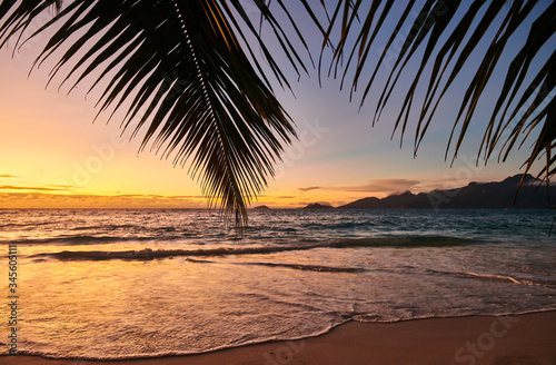 Beautiful sunset at Seychelles beach © haveseen