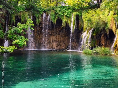 Fototapeta Naklejka Na Ścianę i Meble -  A beautiful waterfalls with turquoise lake and green background at Plitvice Lakes National Park, Croatia