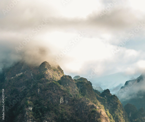 View of the mountains on the horizon © Panithi