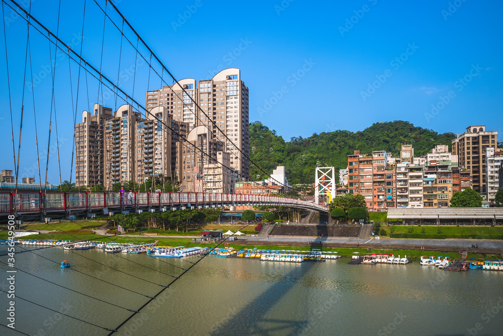 Fototapeta premium landscape of bitan in new taipei city, taiwan