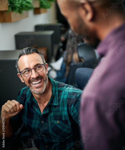Cuadro en lienzo well dressed handsome caucasian creative entrepreneur smiling and talking to afr