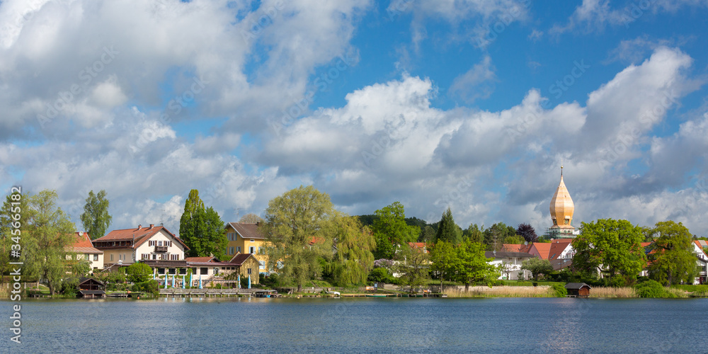 Obraz premium Scenic panorama of Lake Wessling (Weßlinger See)