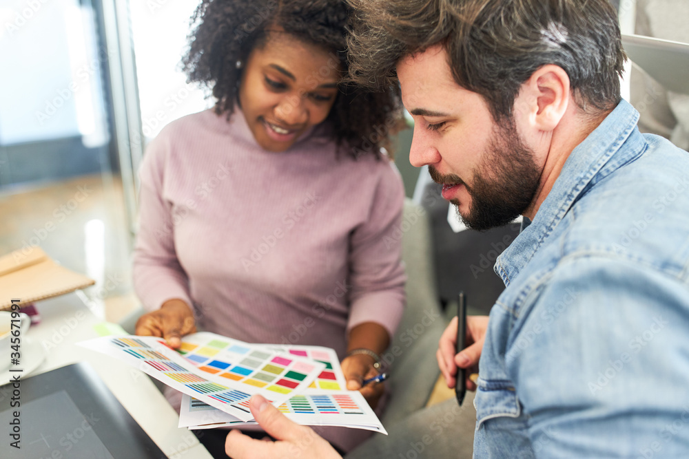 Control and selection of the color design Control and selection of the color design