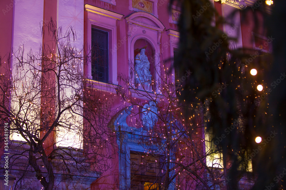 Plaza Prešeren (Prešernov trg) con la Iglesia de la Anunciación