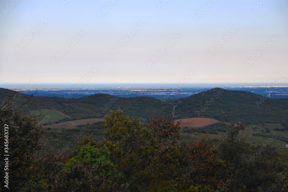 Naklejka premium Panorama sur la plaine du roussillon