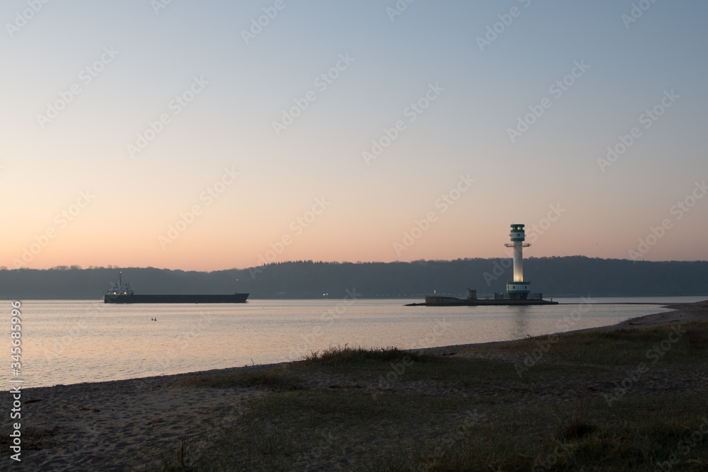 Leuchtturm auf der Ostsee in Kiel 