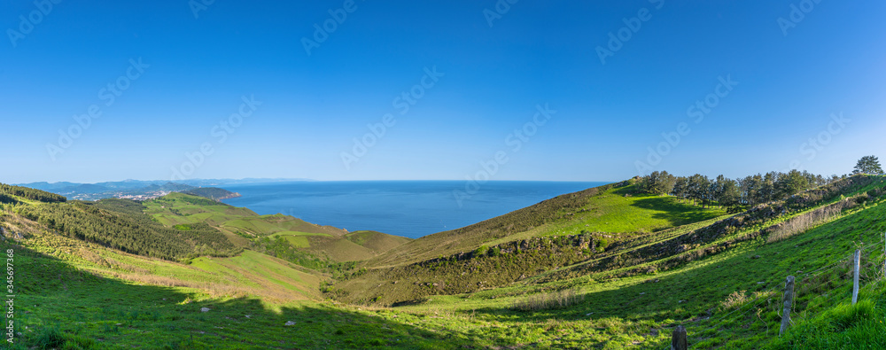 Obraz premium Panoramic from the top of Mount Jaizkibel, Gipuzkoa. Basque Country