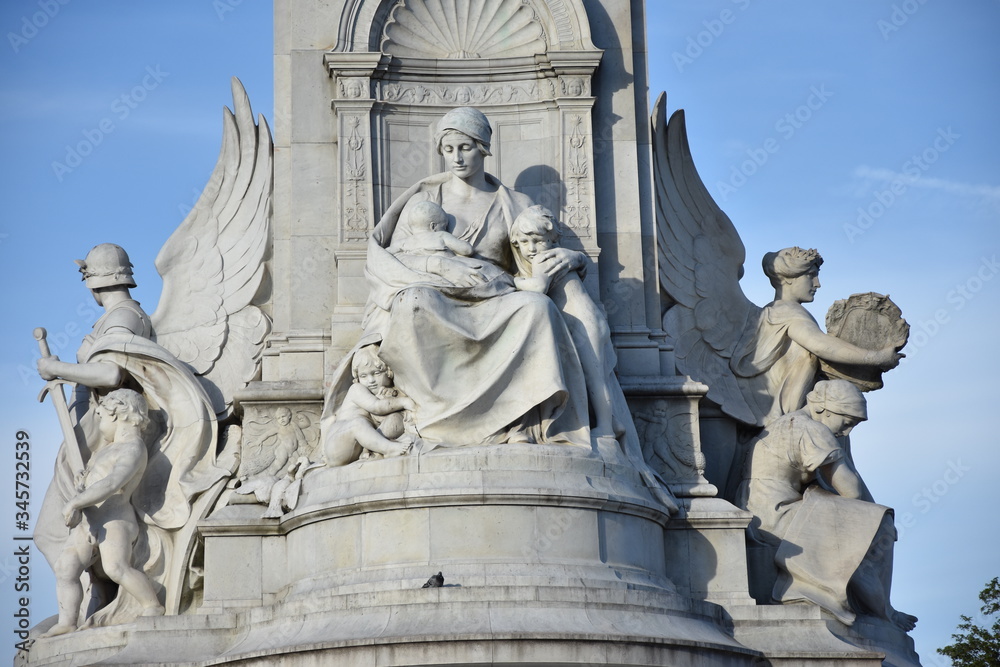 Obraz premium The Victoria Memorial is a monument to Queen Victoria, located at the end of The Mall in London, and designed and executed by the sculptor (Sir) Thomas Brock. Designed in 1901.