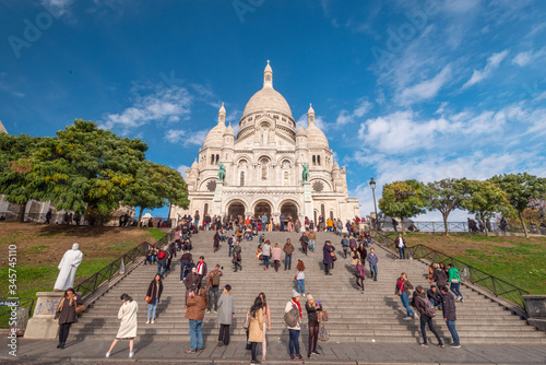 Bild auf Leinwand the white basilique of the sacré coeur, standing up the hill of Montmartre, Pari
