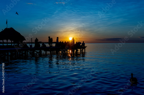 people at sunset © Bernd Jürgens