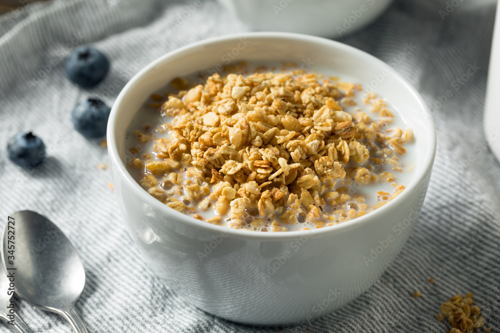 Healthy Organic Granola with Milk Healthy Organic Granola with Milk