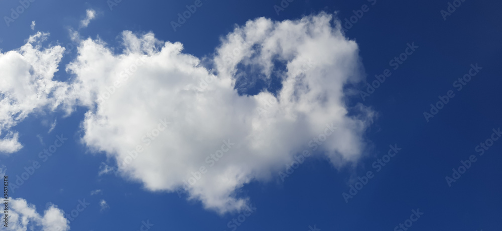 clouds in the blue sky