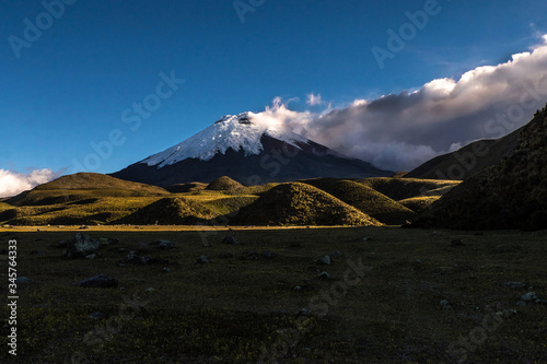 Parque nacional del Cotopaxi en la tarde photo